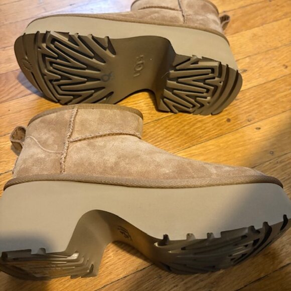 UGG Shearling Boots - Picture 4 of 4